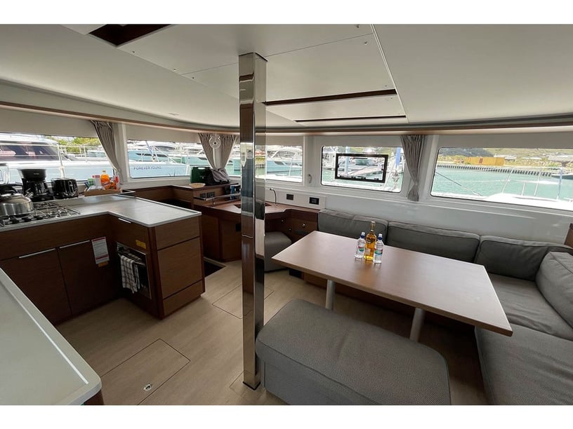 Sint Maarten Catamaran 4 cabin 8 berths 8 guests 13.99 m Listing Number: #23706 2