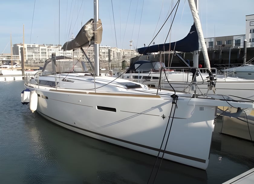 Nieuwpoort Sailboat 4 cabin 10 berths 10 guests 13.64 m Listing Number: #2371