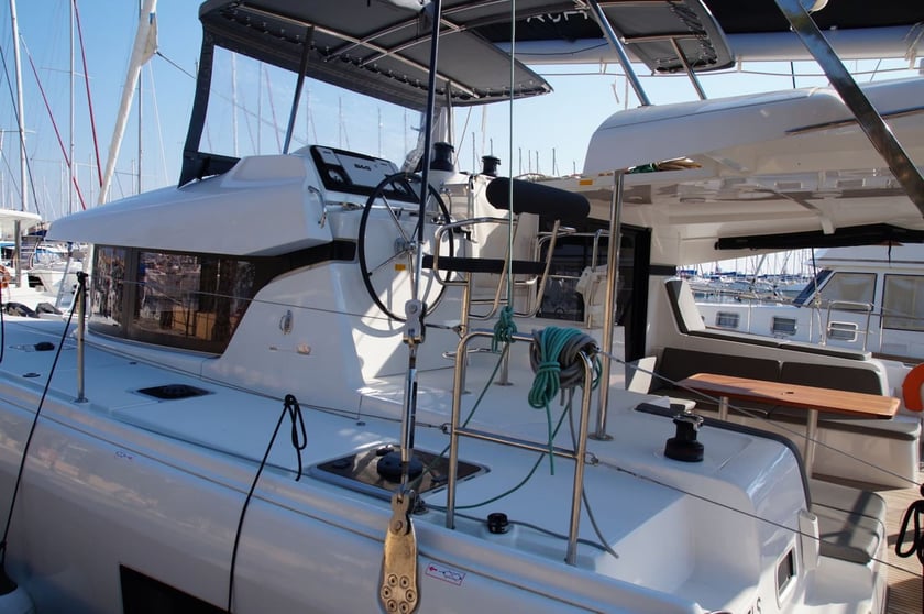 Palairos Catamaran Cabine 4  8  slaapplaatsen 8  gasten 12.94 m Lijstnummer: #23719 5