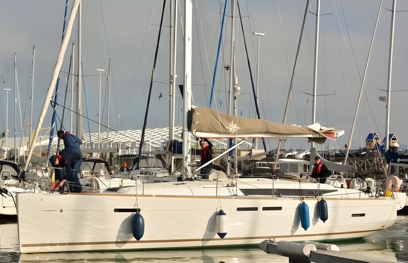 Nieuwpoort Sailboat 4 cabin 10 berths 10 guests 13.34 m Listing Number: #2375