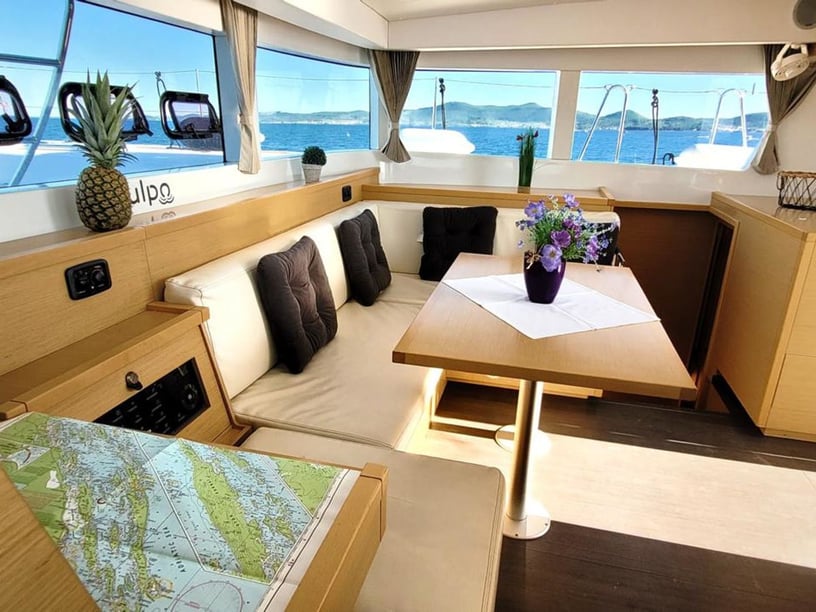 Dubrovnik Catamaran 6 cabin 12 berths 12 guests 11.74 m Listing Number: #23788 2