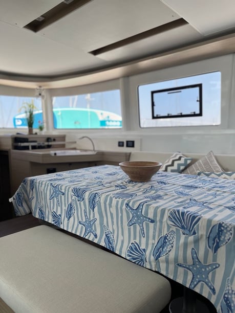 Atenas Catamarán Cabina 4  11  literas 12  invitados 13.99 m Número de anuncio: #23805 4