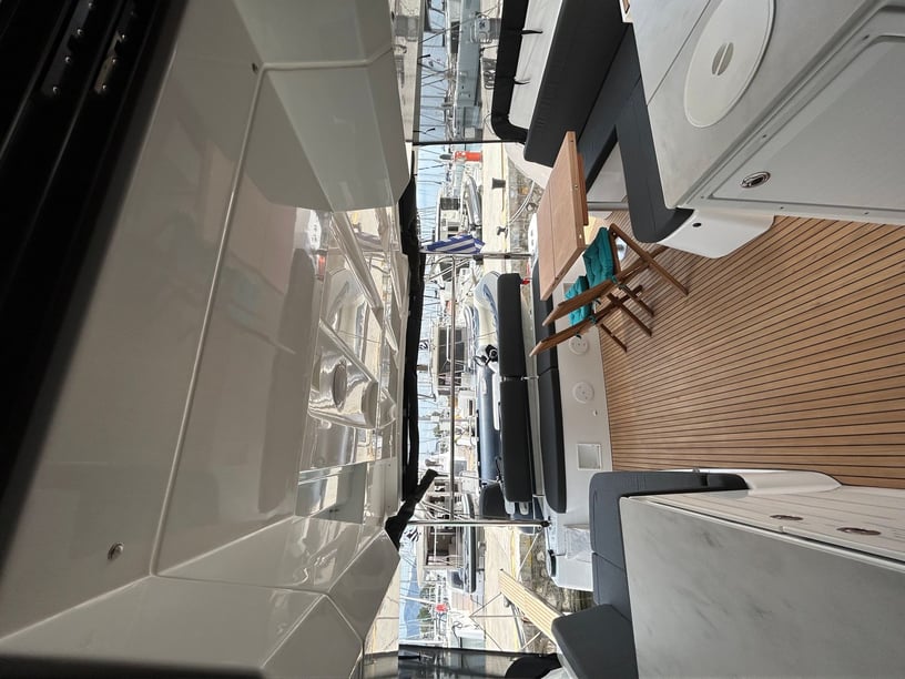 Atenas Catamarán Cabina 4  11  literas 12  invitados 13.99 m Número de anuncio: #23805 5