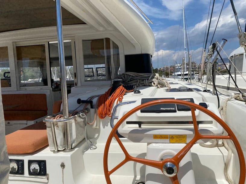 Kalamata Catamaran Cabine 3  Couchettes 8  Invités 8  12.05 m Numéro de l'annonce: #23815 3