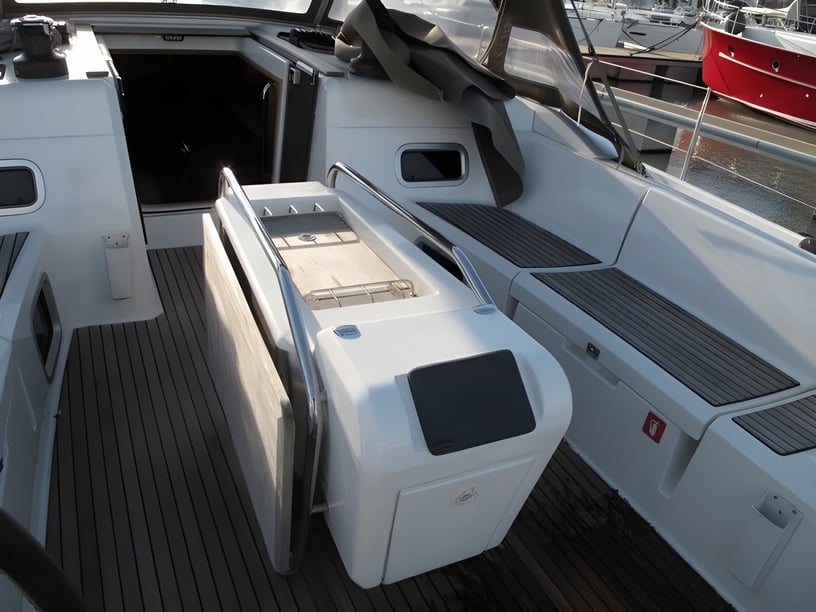 Nieuwpoort Sailboat 5 cabin 12 berths 12 guests 15.38 m Listing Number: #2382 3