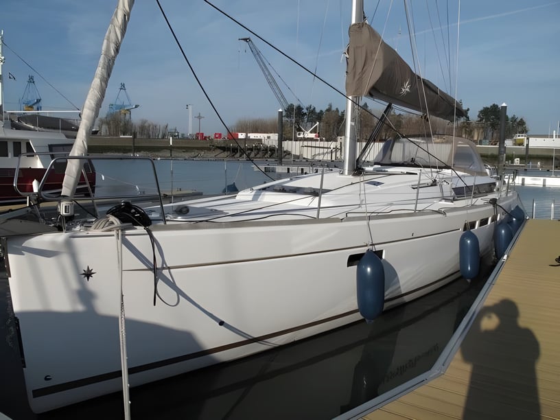 Nieuwpoort Sailboat 5 cabin 12 berths 12 guests 15.38 m Listing Number: #2382