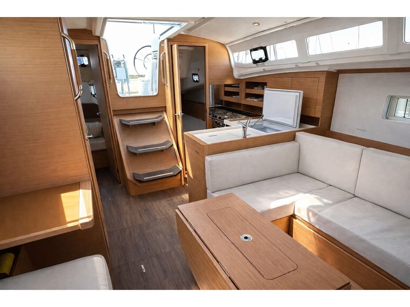 Rome Zeilboot Cabine 3  6  slaapplaatsen 8  gasten 11.22 m Lijstnummer: #23833 2