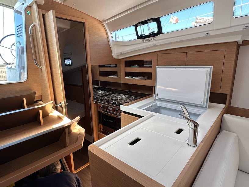 Roma Barca a vela cabina 3  cuccette 6  8  ospiti 11.22 m Numero dell'inserzione: #23833 4
