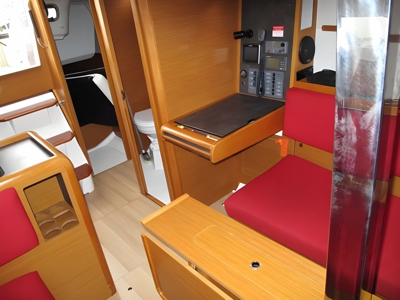 Nieuwpoort Sailboat 3 cabin 8 berths 8 guests 10.34 m Listing Number: #2384 5