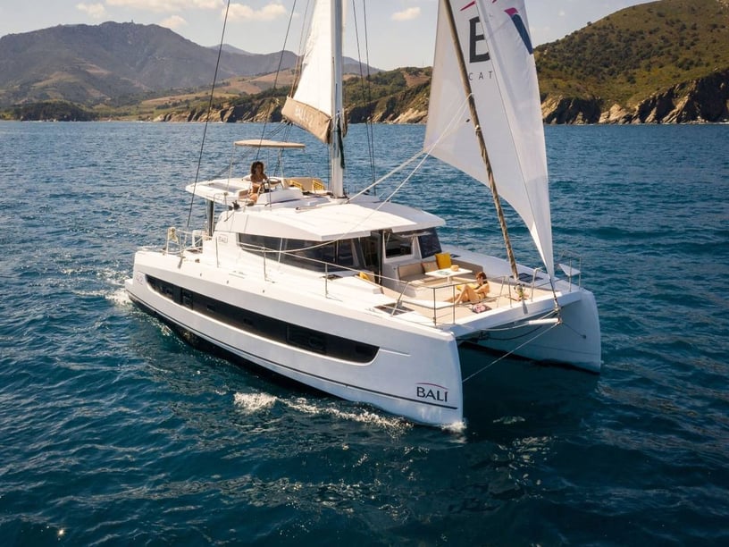 Seget Donji Catamaran Cabine 6  Couchettes 12  Invités 12  12.85 m Numéro de l'annonce: #23849