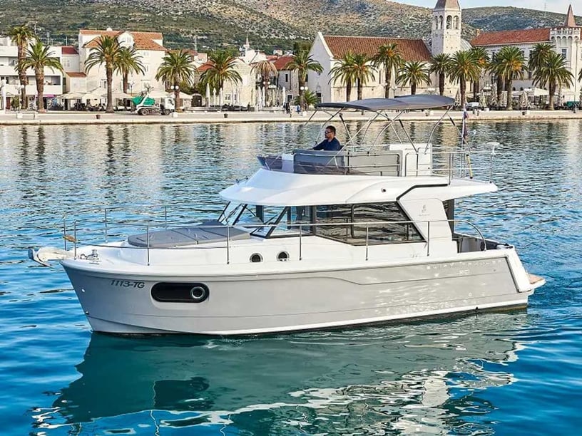 Trogir Bateau à moteur Cabine 2  Couchettes 5  Invités 5  10.39 m Numéro de l'annonce: #23853