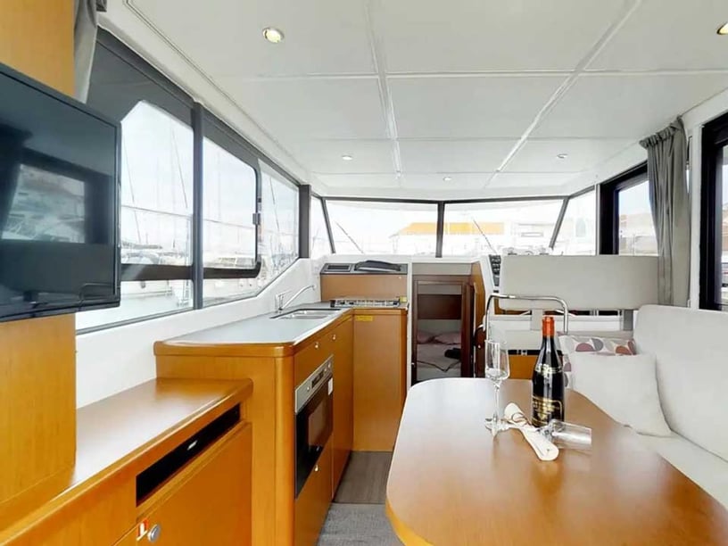 Trogir Bateau à moteur Cabine 2  Couchettes 5  Invités 5  10.39 m Numéro de l'annonce: #23853 4