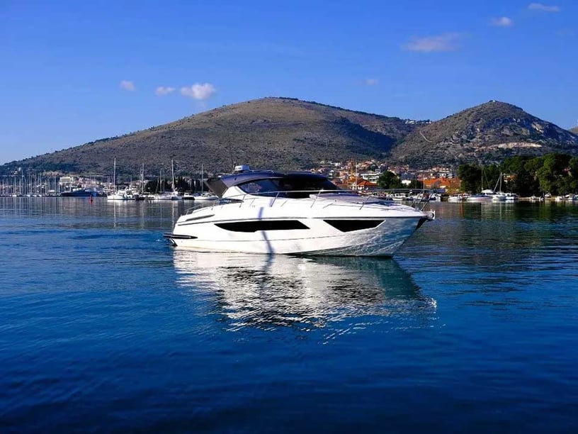 Trogir Bateau à moteur Cabine 2  Couchettes 6  Invités 7  11 m Numéro de l'annonce: #23856 5