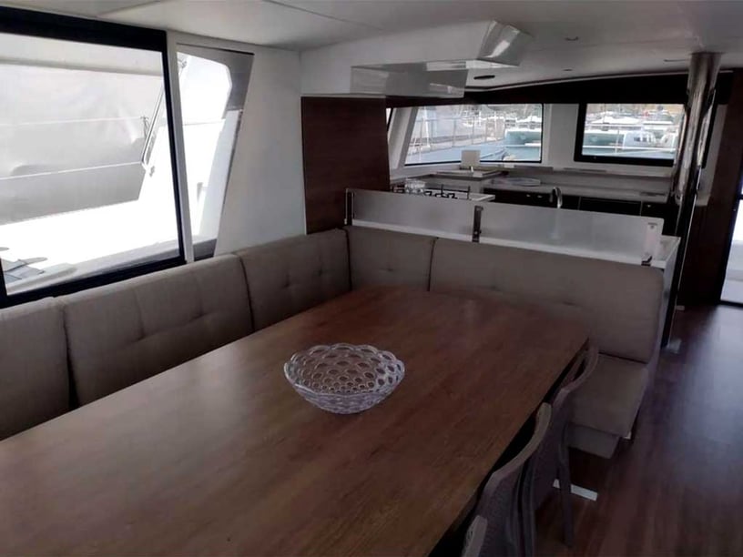 Salerne Catamaran Cabine 5  Couchettes 10  Invités 10  14.28 m Numéro de l'annonce: #23861 2