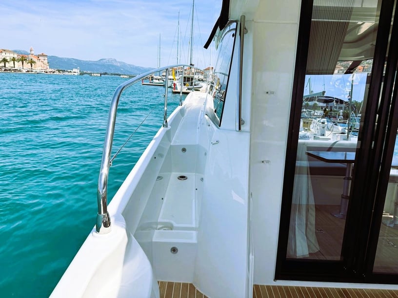 Trogir Sürat Teknesi 3 kabin Konaklama 6 kişi Seyir 6 kişi 13.06 m İlan No: #23879 3