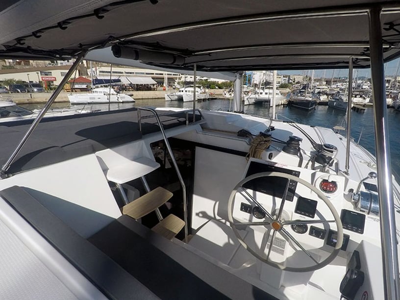 Šibenik Catamaran 6 cabin 12 berths 12 guests 12.58 m Listing Number: #23897 5