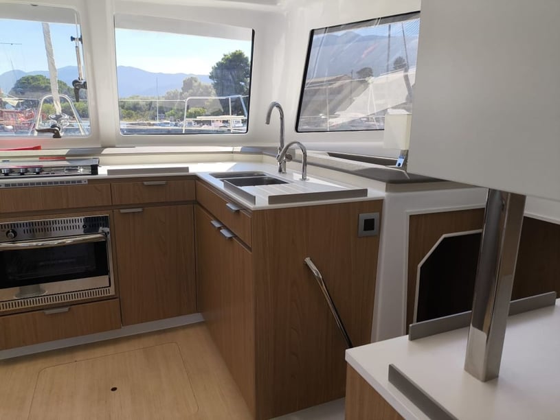 Nydri Catamaran Cabine 4  12  slaapplaatsen 12  gasten 12.31 m Lijstnummer: #23916 3