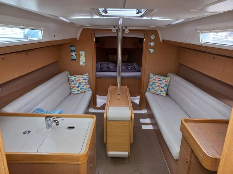 Marmaris Sailboat 2 cabin 4 berths 4 guests 10.28 m Listing Number: #23919 5