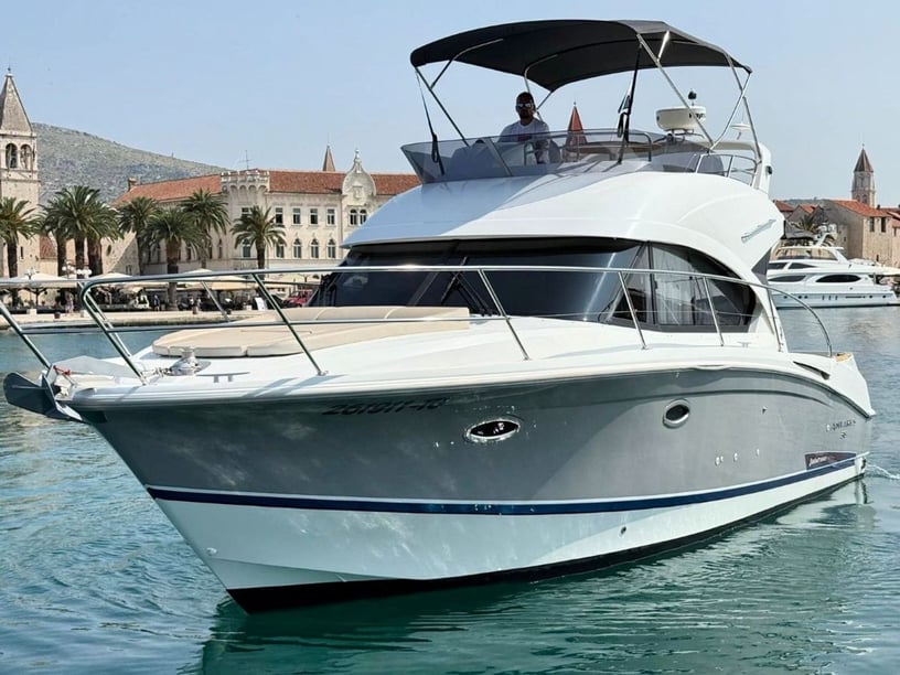 Trogir Motorboat 2 cabin 6 berths 6 guests 11.37 m Listing Number: #23931