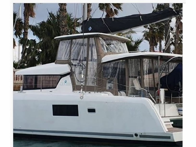 Capo d'Orlando Catamaran Cabine 4  8  slaapplaatsen 8  gasten 12.8 m Lijstnummer: #23932