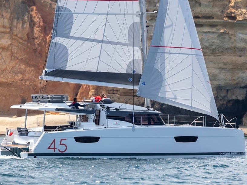 Punat Catamaran Cabine 3  6  slaapplaatsen 8  gasten 13.45 m Lijstnummer: #23934