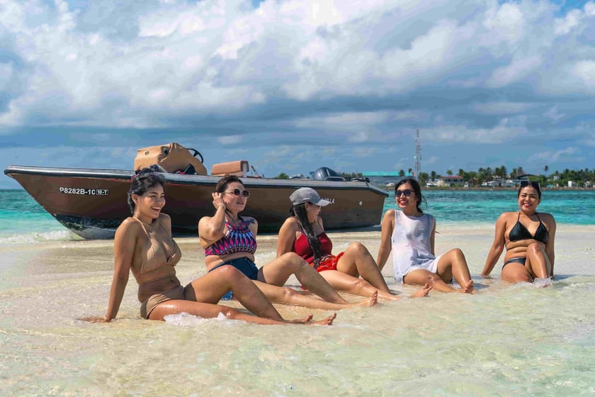 Malé Motoryacht 4 Kabine 8 Liegeplätze 8 Gäste 23 m Nummer des Inserats: #23953
