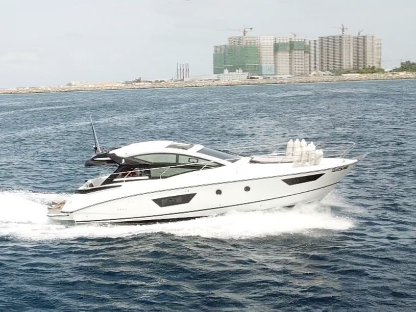 Malé Motorboat 2 cabin 4 berths 10 guests 12.67 m Listing Number: #23960