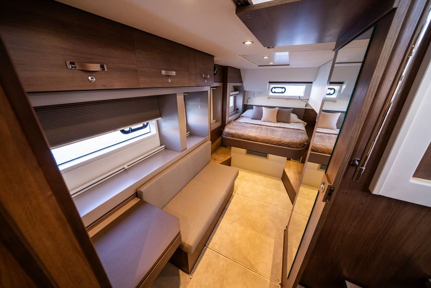 Paros Catamaran Cabine 5  Couchettes 8  Invités 12  14.28 m Numéro de l'annonce: #23967 4