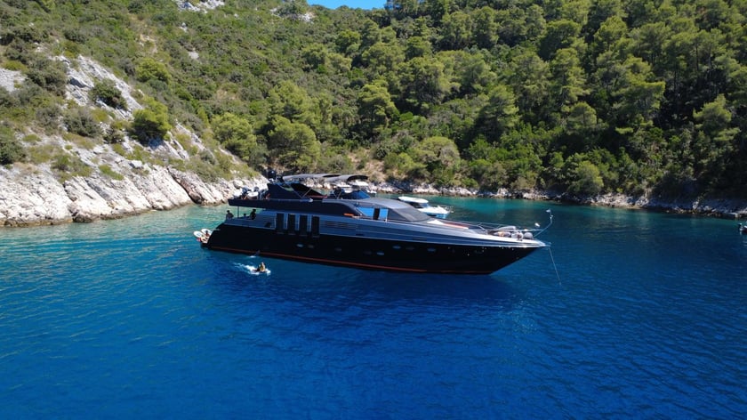 Split Motoryat 4 kabin Konaklama 8 kişi Seyir 8 kişi 27 m İlan No: #23972 5