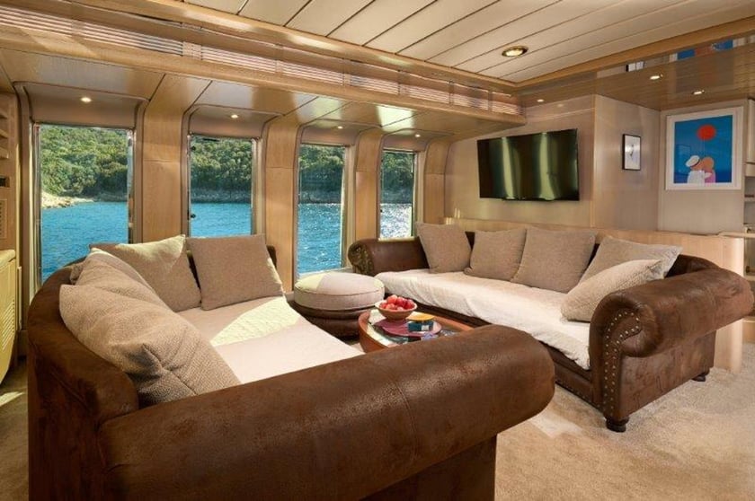 Split Motoryat 4 kabin Konaklama 8 kişi Seyir 8 kişi 27 m İlan No: #23972 2