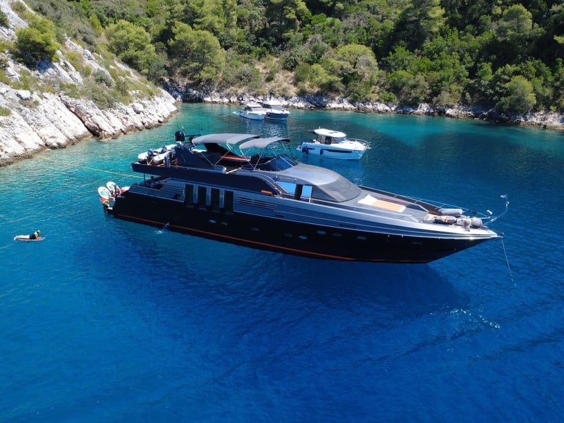 Split Motoryat 4 kabin Konaklama 8 kişi Seyir 8 kişi 27 m İlan No: #23972