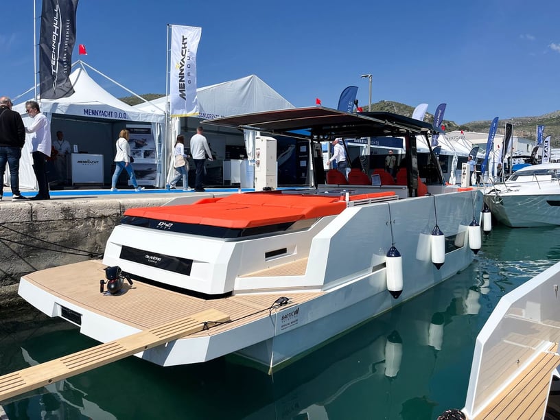 Seget Donji Motorboot 2 Kabine 4 Liegeplätze 12 Gäste 12.64 m Nummer des Inserats: #23995