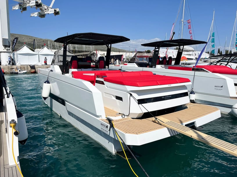 Seget Donji Motorboot 2 Kabine 4 Liegeplätze 10 Gäste 9.9 m Nummer des Inserats: #23996