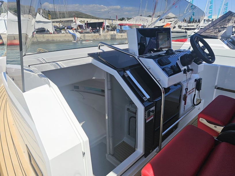 Seget Donji Motorboot 2 Kabine 4 Liegeplätze 10 Gäste 9.9 m Nummer des Inserats: #23996 4