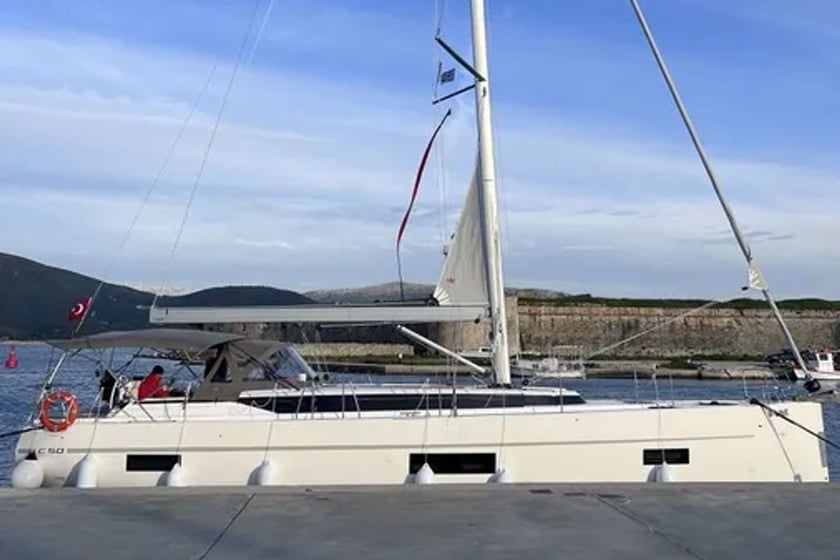 Göcek Yelkenli 5 kabin Konaklama 10 kişi Seyir 10 kişi 15.39 m İlan No: #24001 3