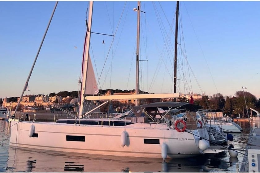 Göcek Yelkenli 5 kabin Konaklama 10 kişi Seyir 10 kişi 15.39 m İlan No: #24001 2