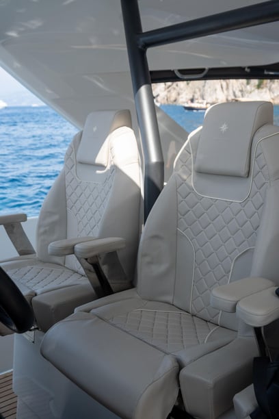 Pozzuoli Yate a motor Cabina 3  8  literas 8  invitados 16.11 m Número de anuncio: #24008 4