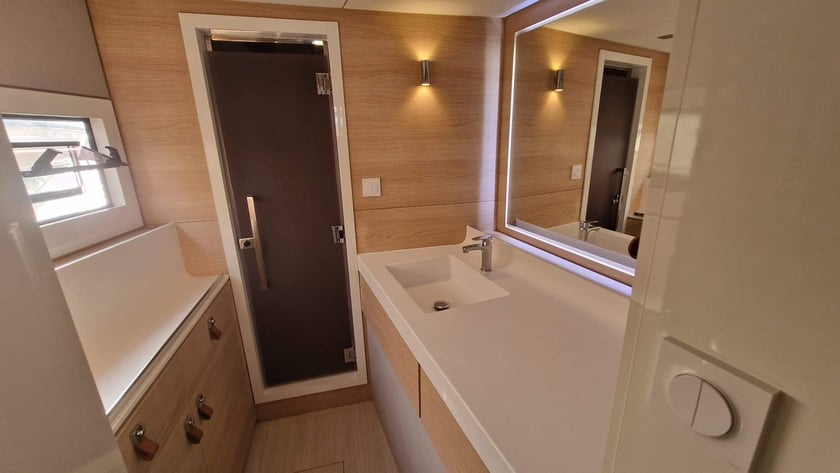 Grimaud Catamaran Cabine 4  Couchettes 10  Invités 10  13.5 m Numéro de l'annonce: #24011 3