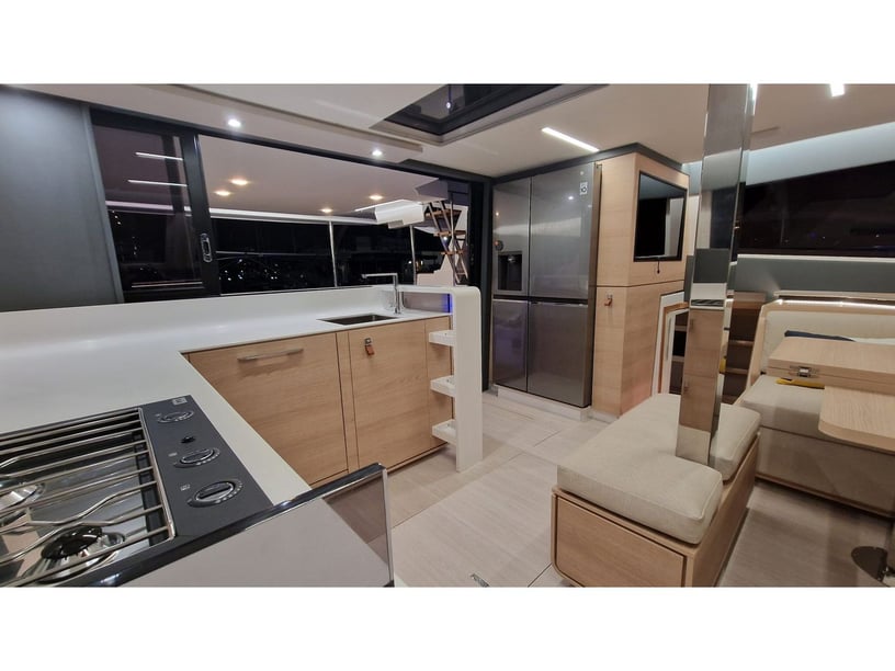 Grimaud Catamaran Cabine 4  Couchettes 10  Invités 10  13.5 m Numéro de l'annonce: #24011 2