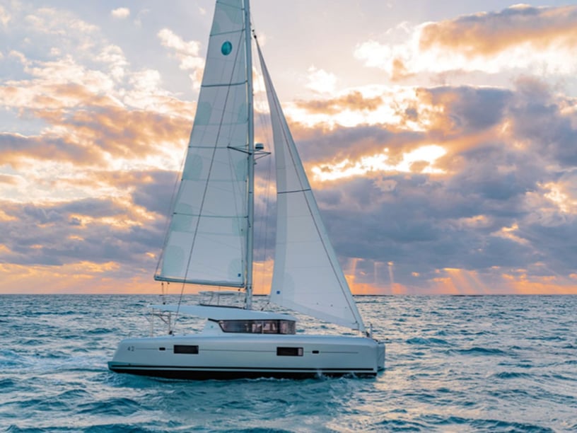 Martinique Catamaran Cabine 4  12  slaapplaatsen 12  gasten 12.8 m Lijstnummer: #24018