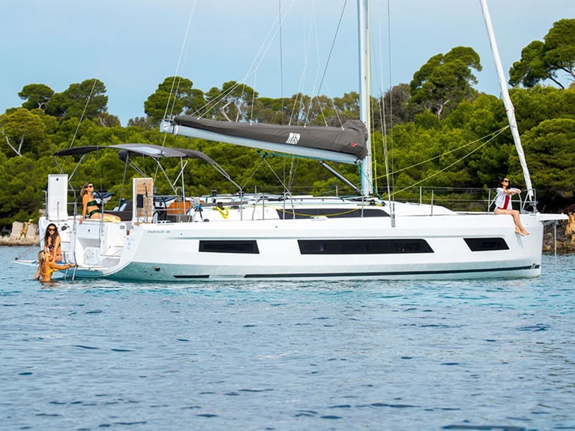 Sibenik Zeilboot Cabine 3  8  slaapplaatsen 8  gasten 13.91 m Lijstnummer: #24055