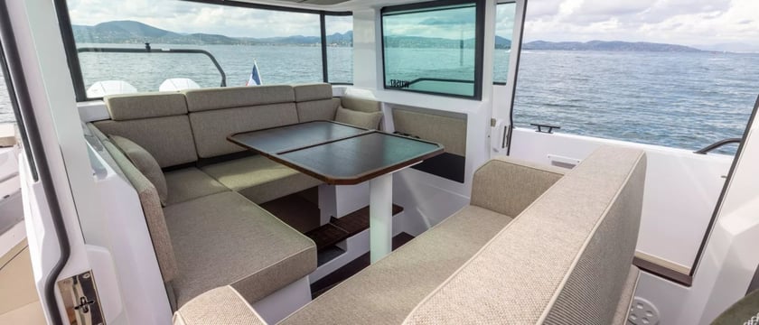 Kalamata Bateau à moteur Cabine 1  Couchettes 2  Invités 12  11.5 m Numéro de l'annonce: #24057 3