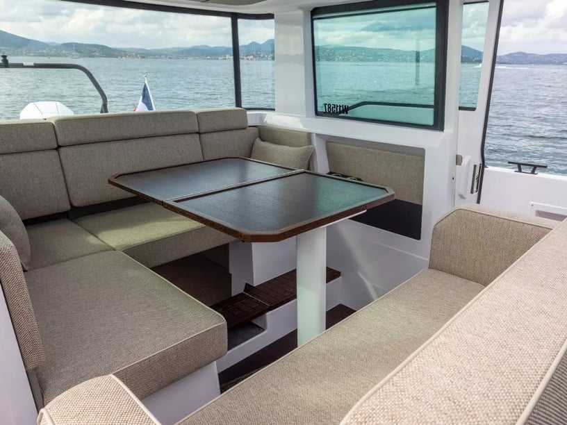 Kalamata Bateau à moteur Cabine 1  Couchettes 2  Invités 12  11.5 m Numéro de l'annonce: #24057 2