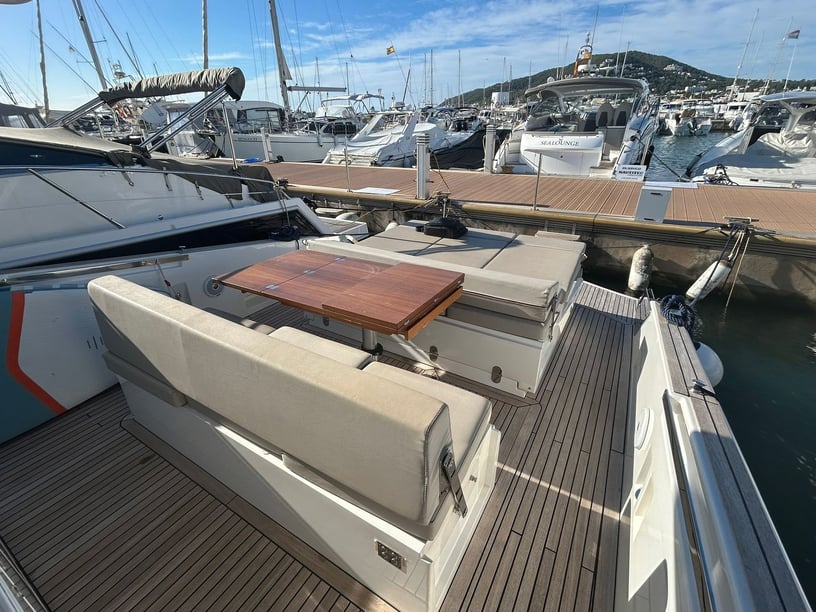 Palma de Majorque Bateau à moteur Cabine 1  Couchettes 4  Invités 10  11.3 m Numéro de l'annonce: #24067 2