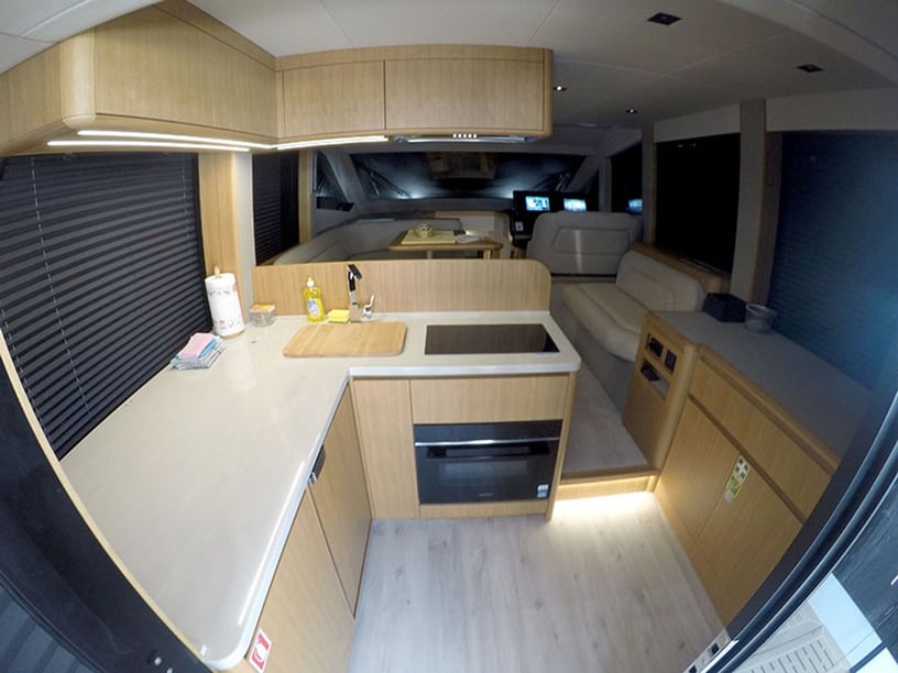 Sibenik Bateau à moteur Cabine 3  Couchettes 8  Invités 14  14.35 m Numéro de l'annonce: #24069 2