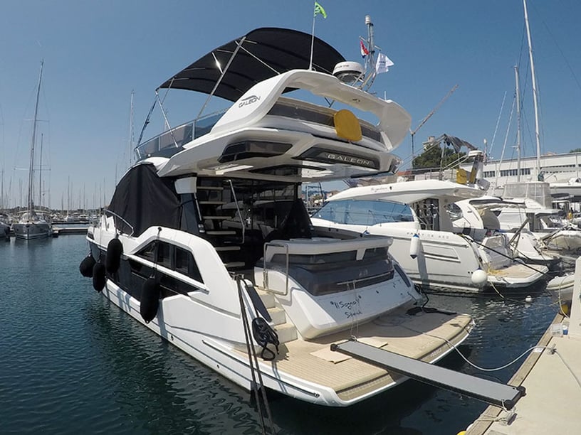 Sibenik Bateau à moteur Cabine 3  Couchettes 8  Invités 14  14.35 m Numéro de l'annonce: #24069 3