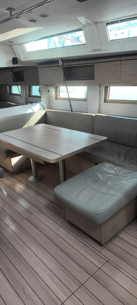 Nea Peramos - Attica Zeilboot Cabine 6  12  slaapplaatsen 12  gasten 15.94 m Lijstnummer: #24074 3