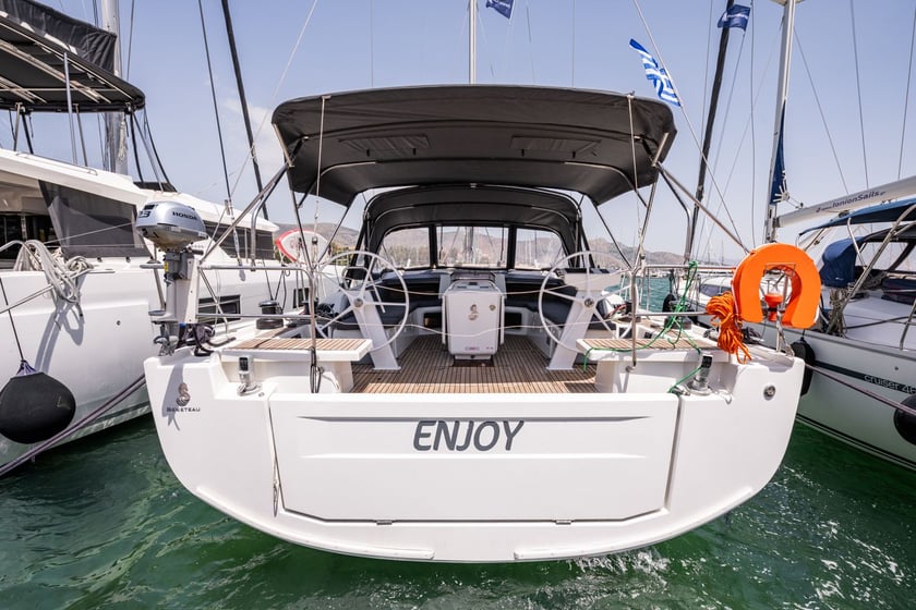 Nea Peramos - Attica Zeilboot Cabine 6  12  slaapplaatsen 12  gasten 15.94 m Lijstnummer: #24074 5