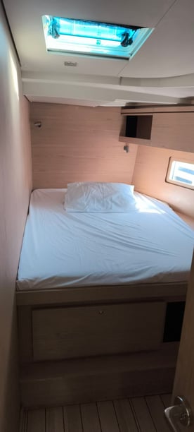 Nea Peramos - Attica Zeilboot Cabine 6  12  slaapplaatsen 12  gasten 15.94 m Lijstnummer: #24074 4