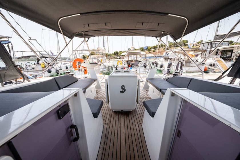 Nea Peramos - Attica Zeilboot Cabine 6  12  slaapplaatsen 12  gasten 15.94 m Lijstnummer: #24074 3